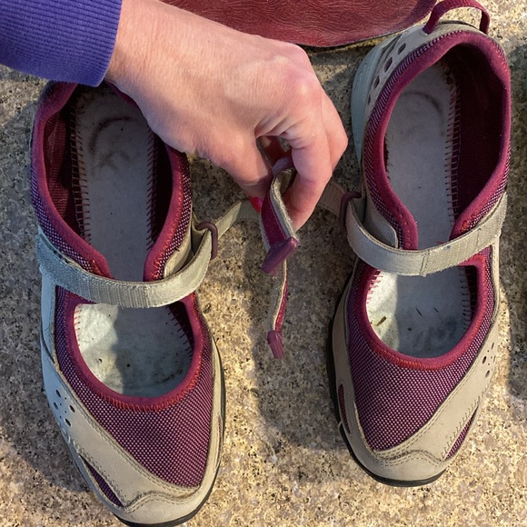 L.L. Bean Sandals or Sneakers? 7 Velcro Closure - Picture 12 of 17